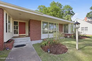 1608 Rhem Avenue, New Bern, NC 28560 – photo 4: 34-web-or-mls-0C0A7148