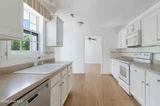 317 Appaloosa Court, Swansboro, NC 28584 – photo 12: Kitchen