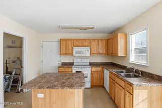 928 S 10th Street, Wilmington, NC 28401 — 3-bedroom home in Downtown, Wilmington, NC, photo 8 of 26