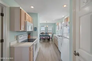 140 Ocean Boulevard E, Holden Beach, NC 28462 – photo 17: 140OceanBlvdEUnitW - 8