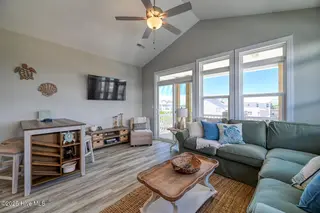 128 Sea Gull Lane, North Topsail Beach, NC 28460 – photo 11: living area