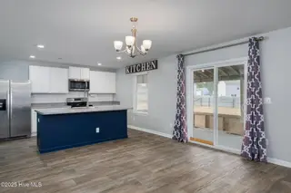 67 Fresh Air Drive, Hampstead, NC 28443 – photo 10: Large, open kitchen