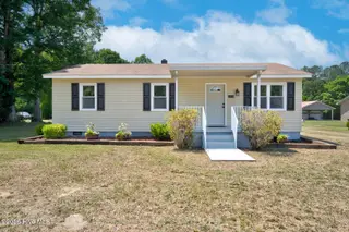 9932 Straight Gate Road, Whitakers, NC 27891 — 3-bedroom home, Whitakers, NC, photo 2 of 22: 002-9932StraightGateRoad-Whitakers-NC-27