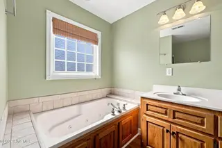 128 Danielle Drive, Elizabeth City, NC 27909 – photo 21: Primary Bath Jetted Tub