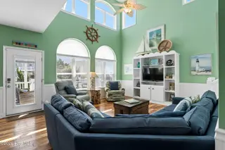 14 Private Drive, Ocean Isle Beach, NC 28469 – photo 22: Lots of Windows