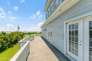 255 Oak Road, Beaufort, NC 28516 – photo 10: Deck off of living room