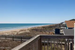 1509 Ocean Drive West, Emerald Isle, NC 28594 — 4-bedroom townhome in Emerald Isle By The Sea, Emerald Isle, NC, photo 10 of 26: 2 Seas the Day West 032