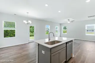 607 S Squires Run Lane, Richlands, NC 28574 – photo 15: Kitchen
