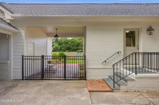 1925 Hawthorne Road, Wilmington, NC 28403 – photo 3: 002_1925_hawthorne_road-2_440