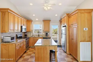 2004 W Beach Drive, Oak Island, NC 28465 – photo 16: 2004_W_Beach_Dr_Oak_Island_NC (15)