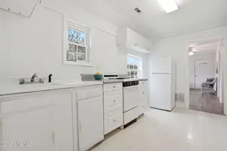 525 Fourth Avenue S, Kure Beach, NC 28449 — 2-bedroom home, Kure Beach, NC, photo 9 of 30: 14_525_Fourth_Ave_018