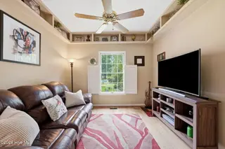 8004 Club House Drive, New Bern, NC 28562 – photo 12: 12-19-web-or-mls-DSC_5981