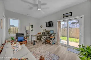 507 Greenville Avenue Unit 1, Carolina Beach, NC 28428 – photo 16: 019_img_7897_425