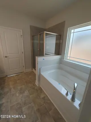 915 Port Royal Court, New Bern, NC 28560 – photo 12: Primary Bath1