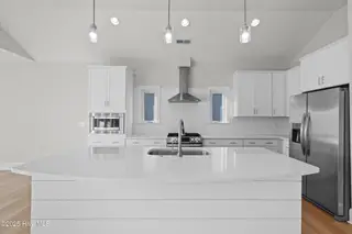 215 Hanover Lakes Drive, Wilmington, NC 28401 – photo 14: kitchen
