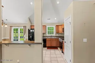 3613 Delesa Court, New Bern, NC 28560 — 3-bedroom home in Pinecrest Estates, New Bern, NC, photo 8 of 36
