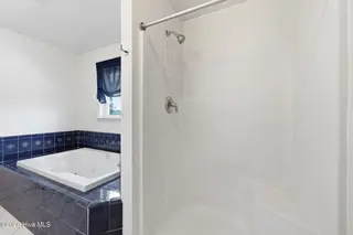 913 Hearthside Court, New Bern, NC 28560 – photo 23: Master Bathroom