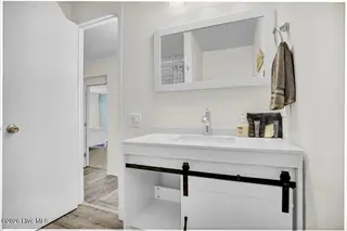1720 N New River Drive, Surf City, NC 28445 — 5-bedroom home in Old Settlers Beach, Surf City, NC, photo 18 of 44