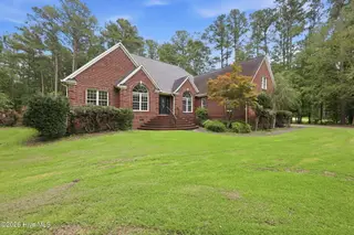 407 Rustic Court, Pollocksville, NC 28573 – photo 4: 4-web-or-mls-0C0A8317