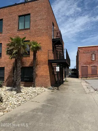 301/302 S Water Street, Elizabeth City, NC 27909 – photo 4: IMG_0429
