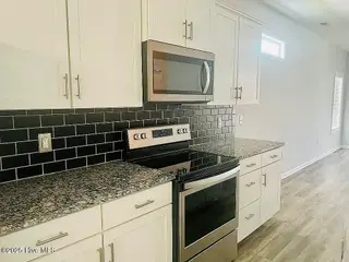 702 Pirates Landing Drive, Beaufort, NC 28516 – photo 21: Stainless Steel Appliances w/ Backsplash