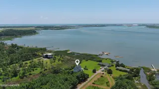 255 Oak Road, Beaufort, NC 28516 – photo 3: Fabulous home on Harlowe Creek