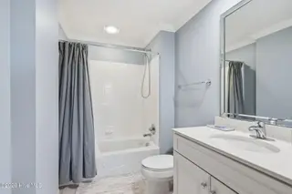 4425 Arendell Street 304, Morehead City, NC 28557 – photo 9: Guest Bath