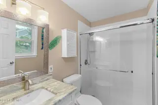 133 Doe Drive, Emerald Isle, NC 28594 – photo 19: Primary ensuite bath