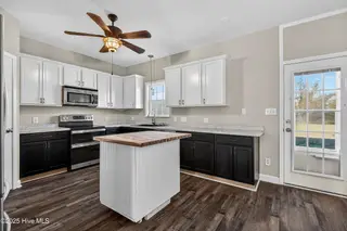 108 Woods Run Circle, Richlands, NC 28574 — 4-bedroom home in Trifield Estates, Richlands, NC, photo 10 of 42