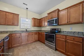 102 Kayak Court, Swansboro, NC 28584 – photo 11: 21-web-or-mls-IMG_4292