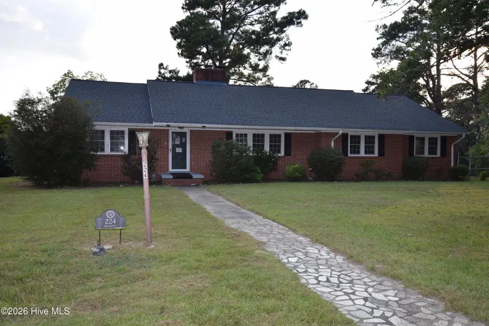 224 Mccrae Street, Grifton, NC 28530 – photo 1 of 16: Front