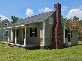 4324 N Nc Highway 53 E, Burgaw, NC 28425 — 2-bedroom home, Burgaw, NC, photo 1 of 18