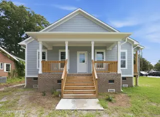 700 N Grace Avenue, New Bern, NC 28562 – photo 1: 1-web-or-mls-DSC_0377 - edited