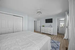 3936 Island Drive, North Topsail Beach, NC 28460 – photo 23: 3936 Island Drive owners suite tv view