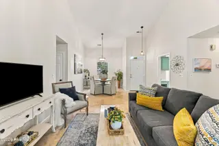 2704 Manor Court, Wilmington, NC 28405 – photo 6: 006_2704_manor_court_wilmington-6_387