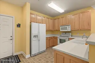 250 Woodlands Way Unit 14, Calabash, NC 28467 — 3-bedroom condo in Woodlands @ Crow Creek, Calabash, NC, photo 6 of 49: Kitchen