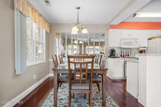 908 Resort Circle Unit 512, Sunset Beach, NC 28468 — 2-bedroom condo in Colony II, Sunset Beach, NC, photo 12 of 39: Dining