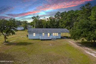 767 E Ocean Road, Holly Ridge, NC 28445 — 3-bedroom home, Holly Ridge, NC, photo 5 of 39: 767 E Ocean Rd, Holly Ridge, NC