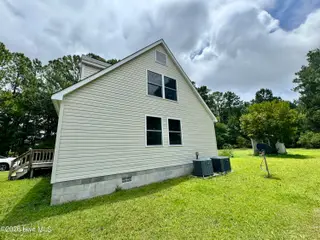 133 Riverside Drive, Beaufort, NC 28516 — 3-bedroom home in Riverside Estates, Beaufort, NC, photo 19 of 29: Side of House