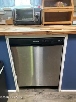 303 E 11th Street, Washington, NC 27889 – photo 10: Dishwasher