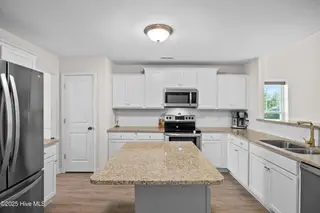 640 Aria Lane, Hubert, NC 28539 – photo 15: 15_kitchen