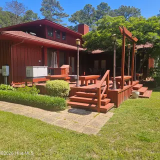 201 Country Club Drive, Elizabeth City, NC 27909 — 3-bedroom home in Country Club Forest, Elizabeth City, NC, photo 5 of 58