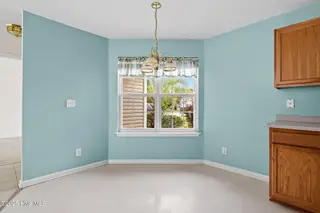 927 Wyndfall Drive SW, Sunset Beach, NC 28468 — 3-bedroom home in Wyndfall, Sunset Beach, NC, photo 10 of 49: 27-web-or-mls-CAMMediaLLC.com 927-25