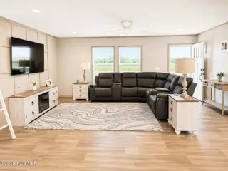 2084 Spring Garden Road, New Bern, NC 28562 — 5-bedroom manufactured home in Spring Garden, New Bern, NC, photo 7 of 19: Living Room