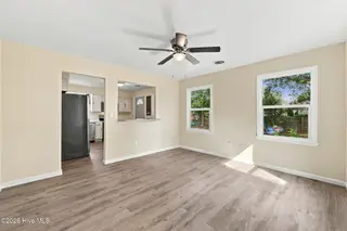 2707 Alabama Avenue, New Bern, NC 28560 — 2-bedroom home in Oakside, New Bern, NC, photo 14 of 54: living room