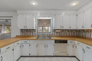 566 Palmer Drive, Southport, NC 28461 — 3-bedroom home in Boiling Spring Lakes, Southport, NC, photo 8 of 54: 9-web-or-mls-BTS09481