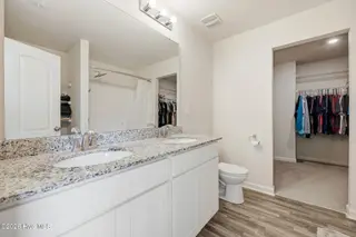 881 Ashbury Lane, Ayden, NC 28513 — 4-bedroom home in Ashbury, Ayden, NC, photo 22 of 43: Master Bath 1
