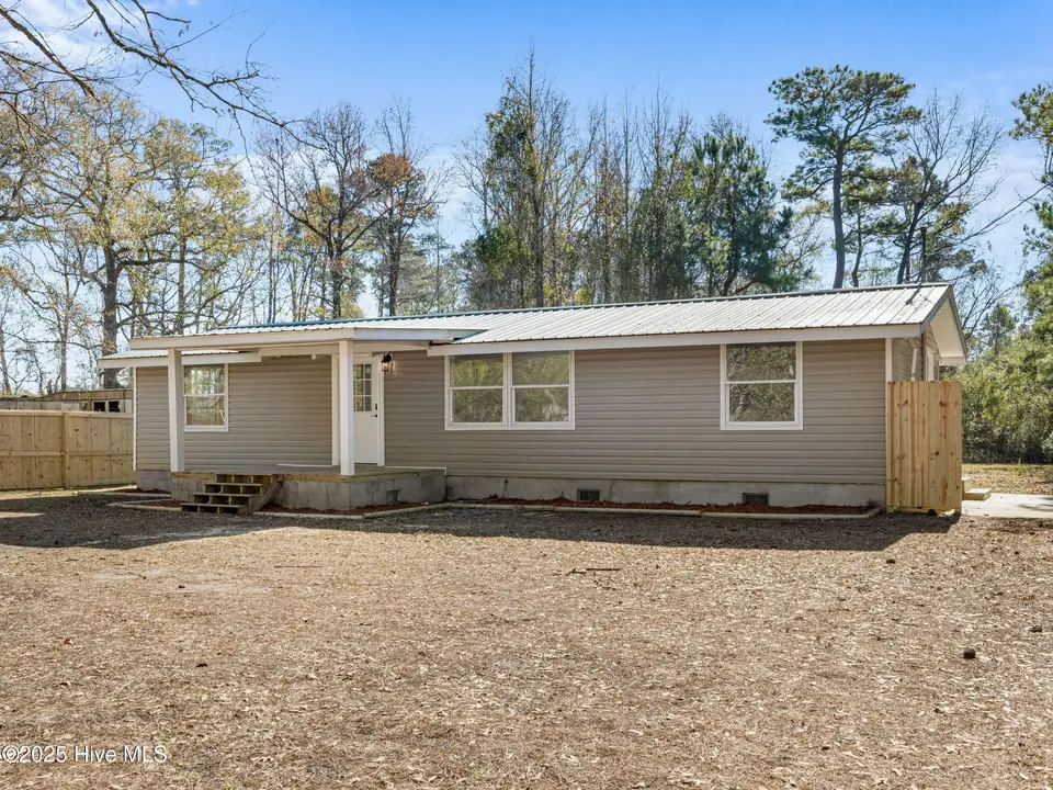 2073 Dawson Cabin Road, Jacksonville, NC 28540 — 3-bedroom home, Jacksonville, NC, photo 1 of 44: Front