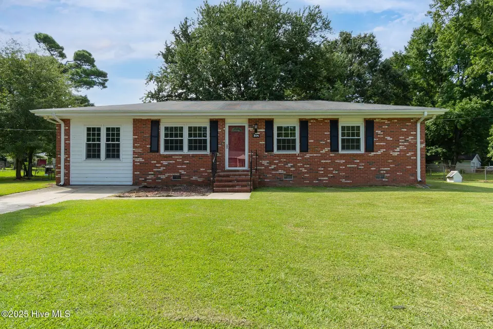 314 Cardinal Road, Jacksonville, NC 28546 – photo 1 of 43: 314 Cardinal-5