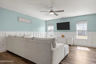 231 Hickory Shores Drive, Newport, NC 28570 – photo 14: Living Room